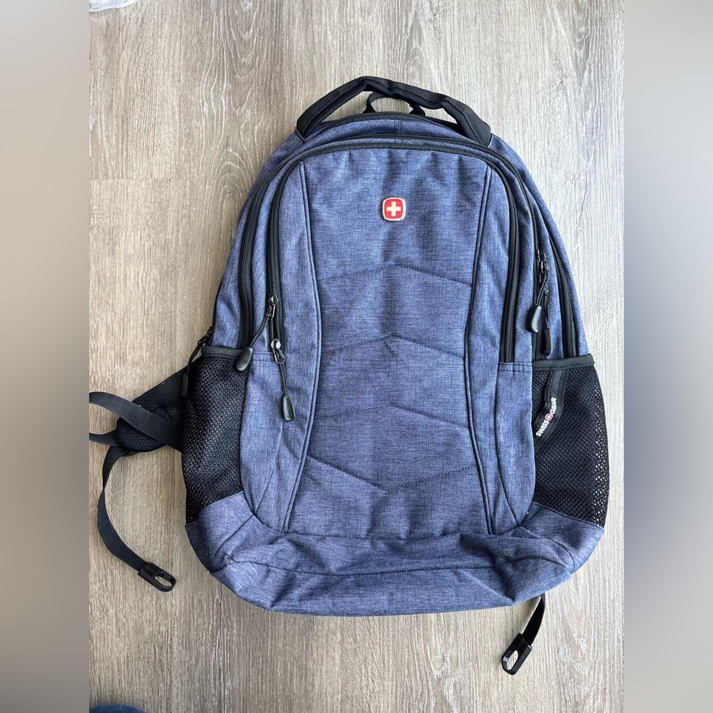 SwissGear 5668 Laptop Backpack in navy blue material